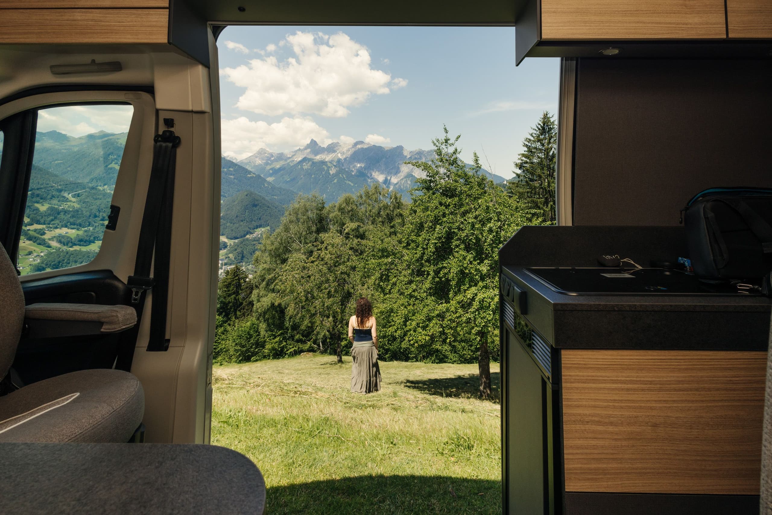 Ausblick aus dem Malibu Van auf die Berge