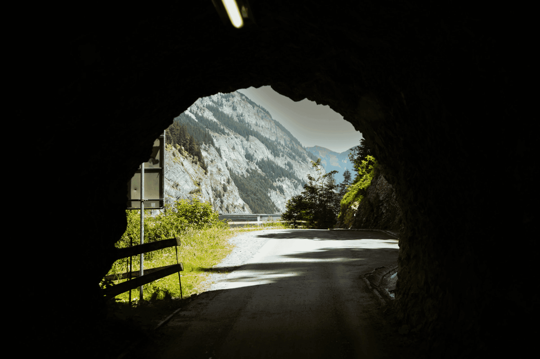 Tunnel zum Stellplatz Walsersiedlung im Caldeisental